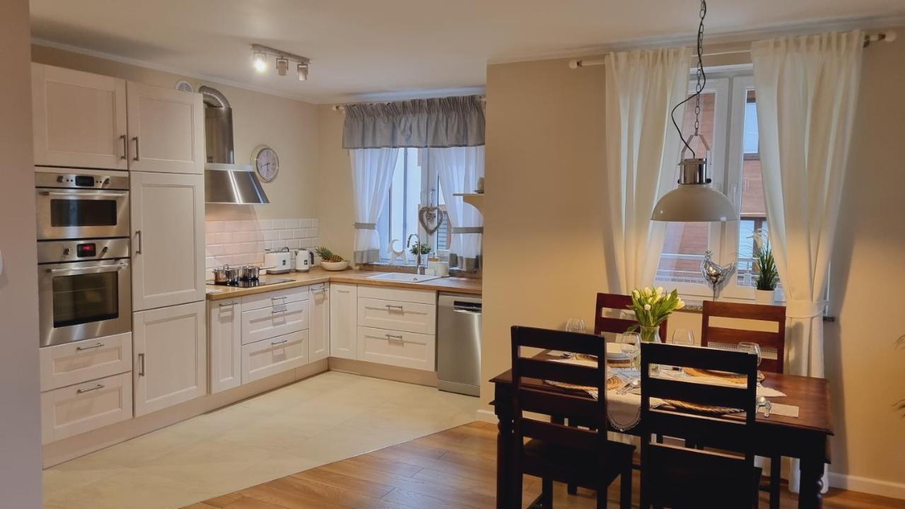 Two Garden Apartment, Apartament z dwoma tarasami i ogrodkami Polanica-Zdrój Buitenkant foto
